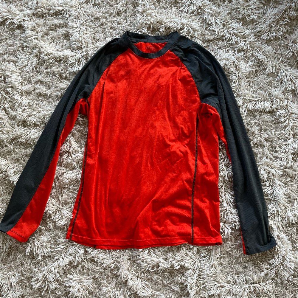 Men's size large REI base layer
